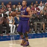 @pjtucker17 scans the defense...